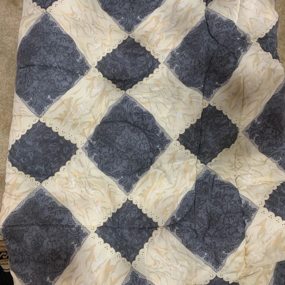 Queen Comforter set - NEW